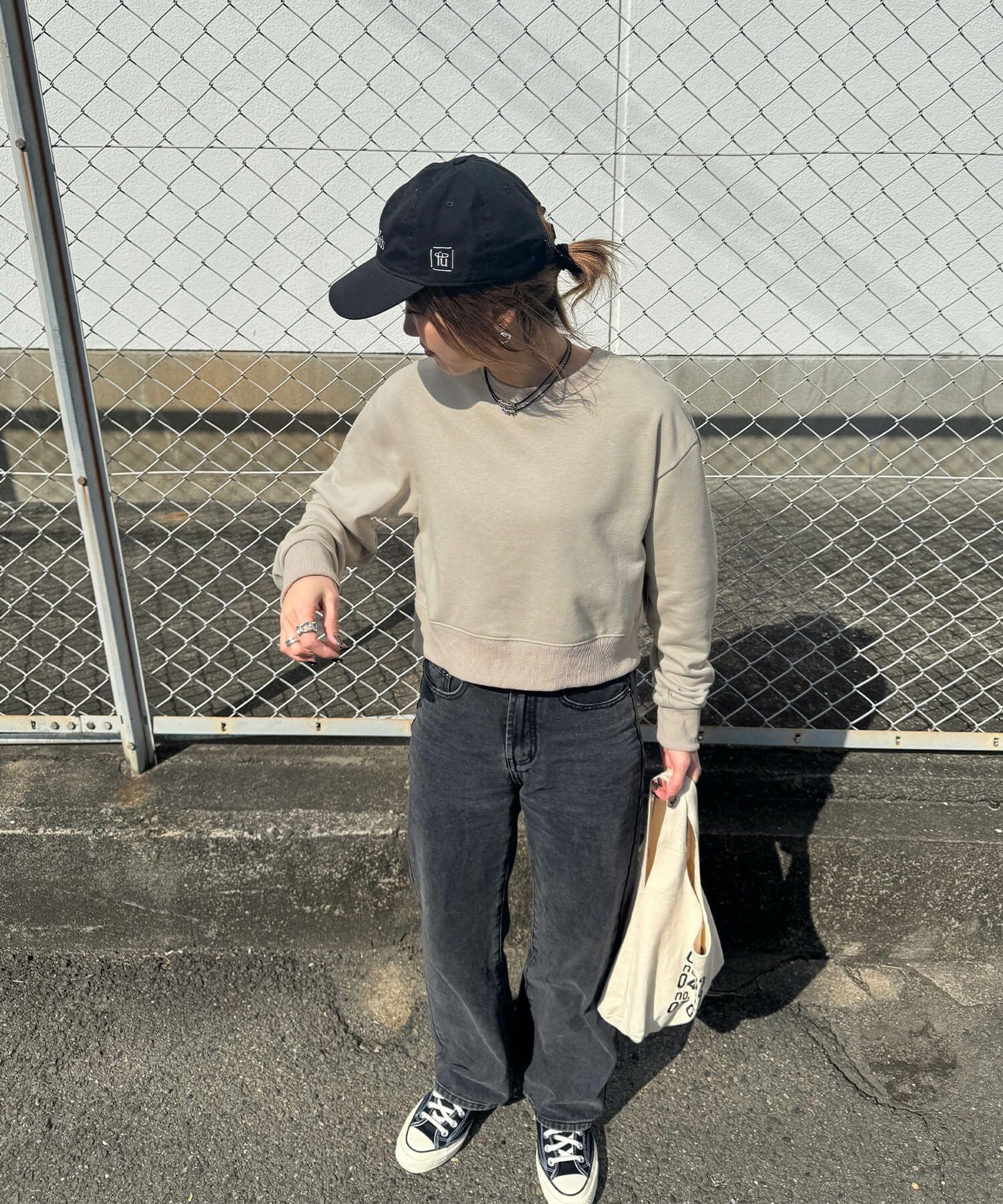 バックデザインクロップドスウェット | Back design cropped sweat