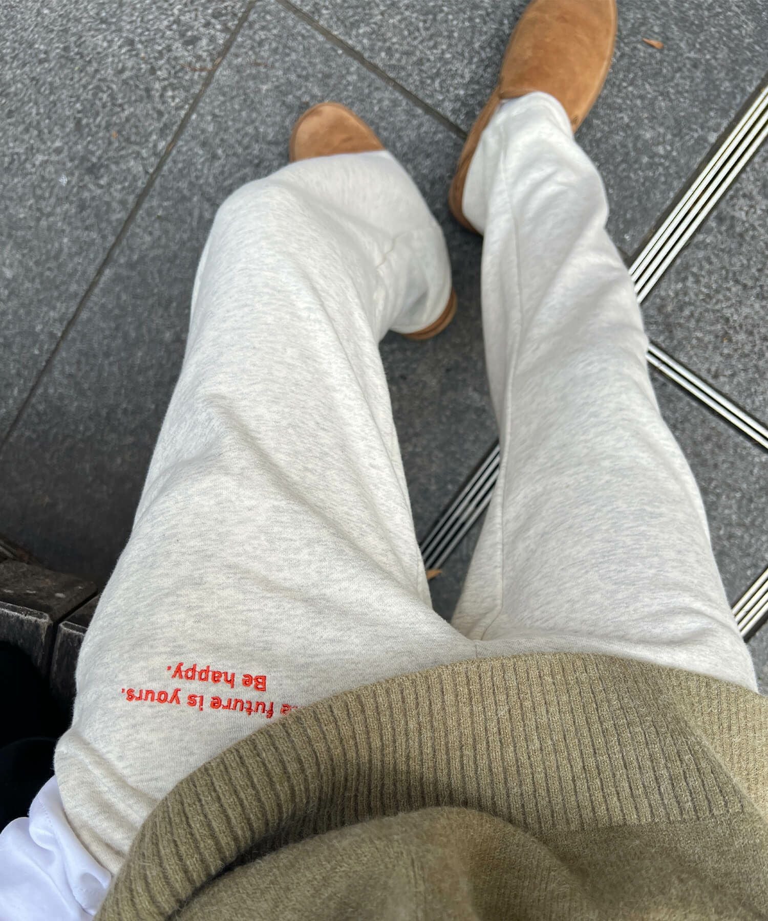 オリジナル刺繍ロゴスウェットパンツ | Embroidery logo slit pants