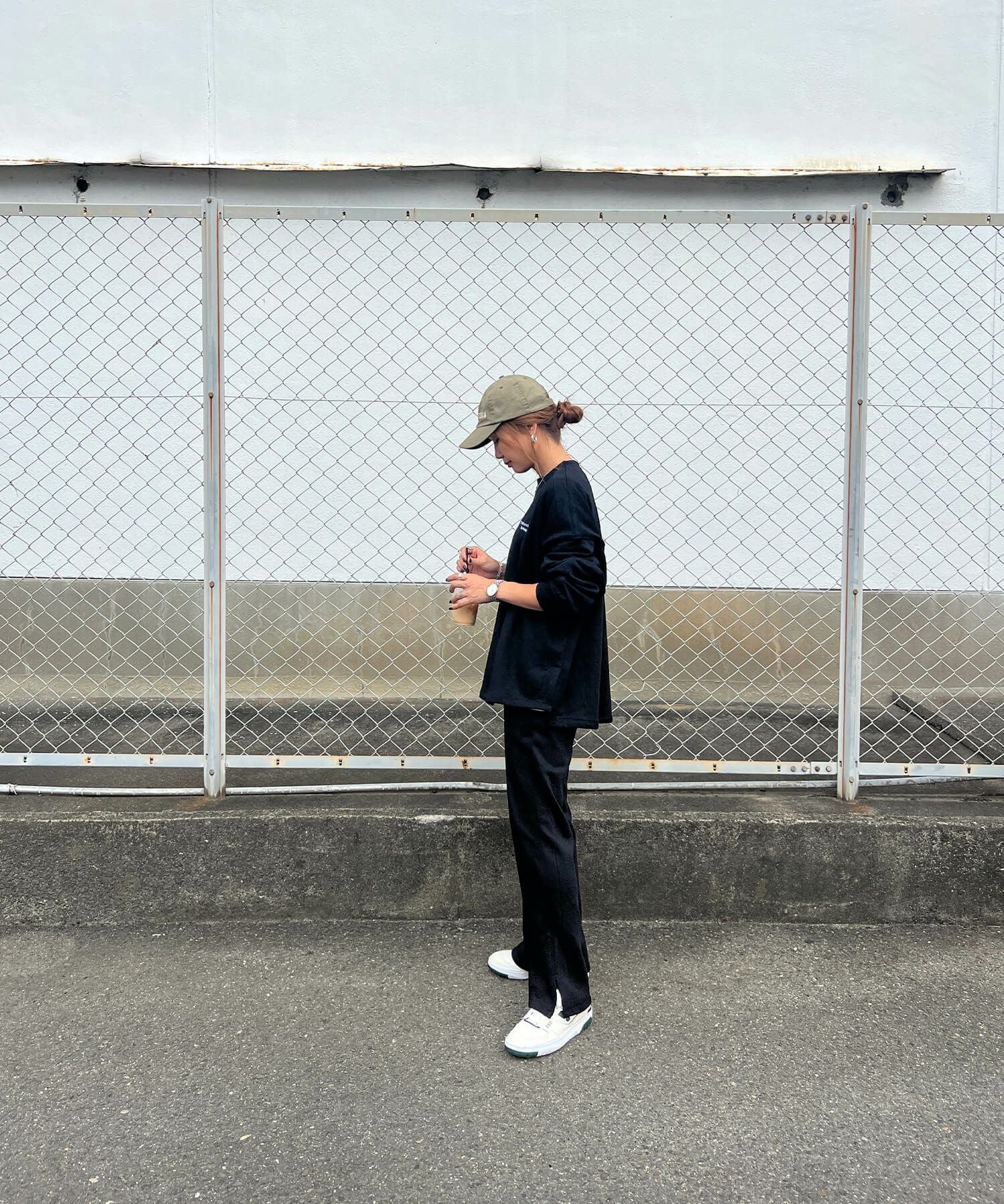 オリジナル刺繍ロゴスウェットパンツ | Embroidery logo slit pants