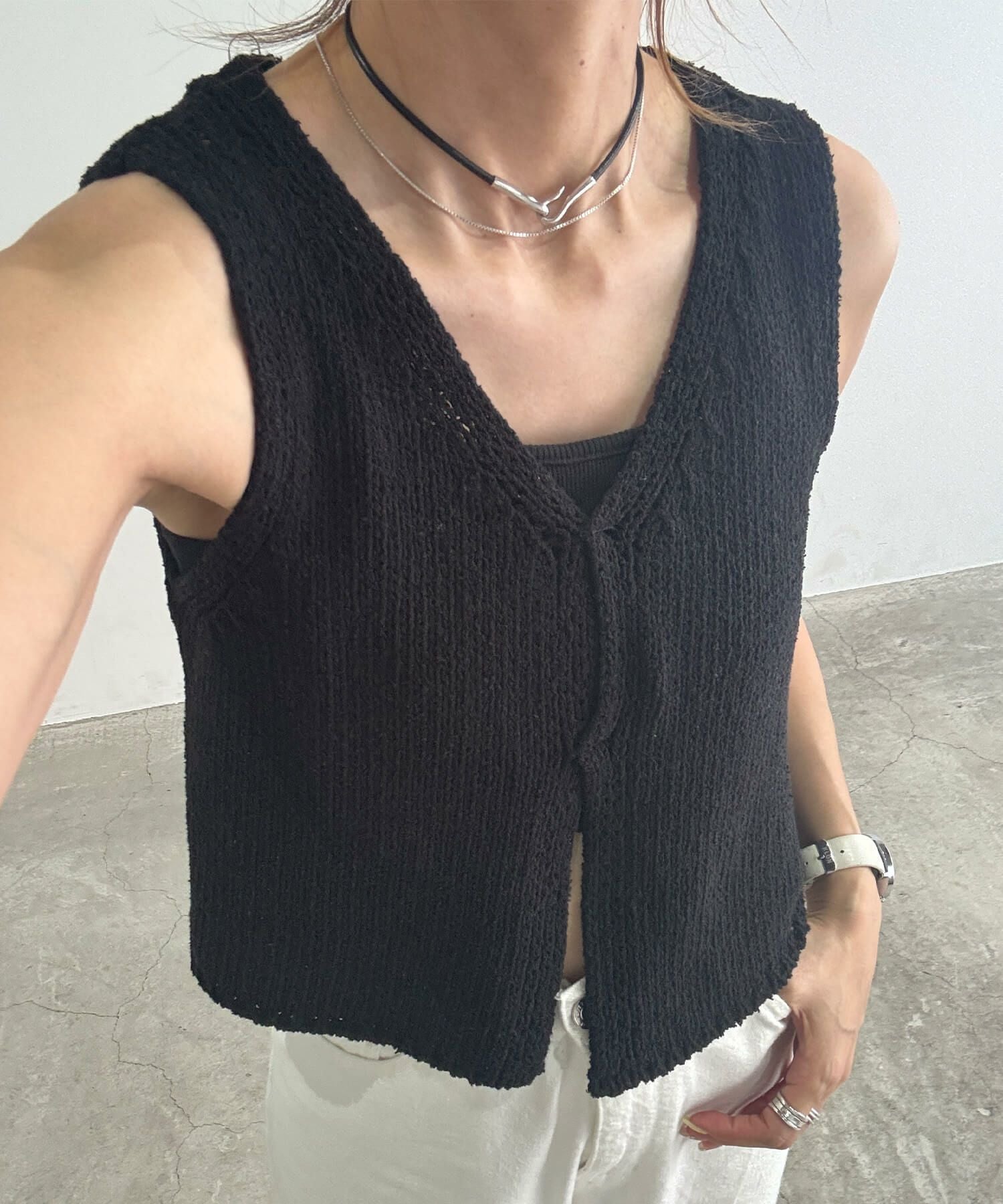 クロップドVネックニットベスト | Cropped V neck knit vest (chiica