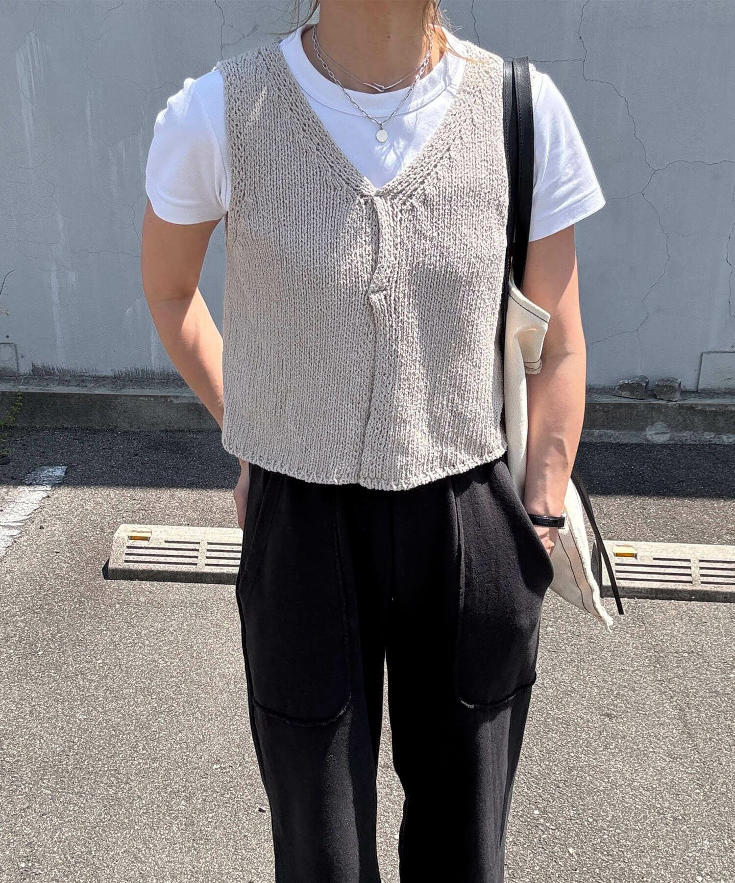 クロップドVネックニットベスト | Cropped V neck knit vest (chiica