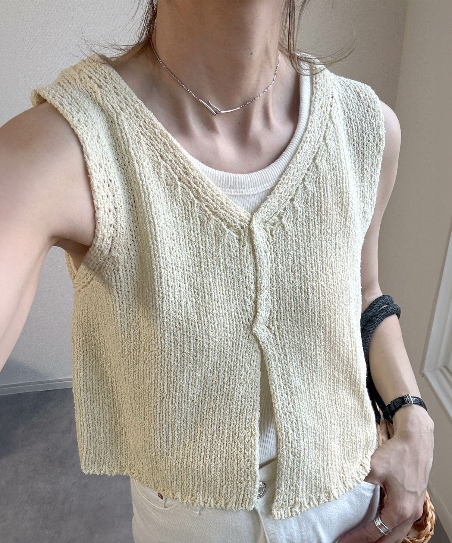 クロップドVネックニットベスト | Cropped V neck knit vest (chiica