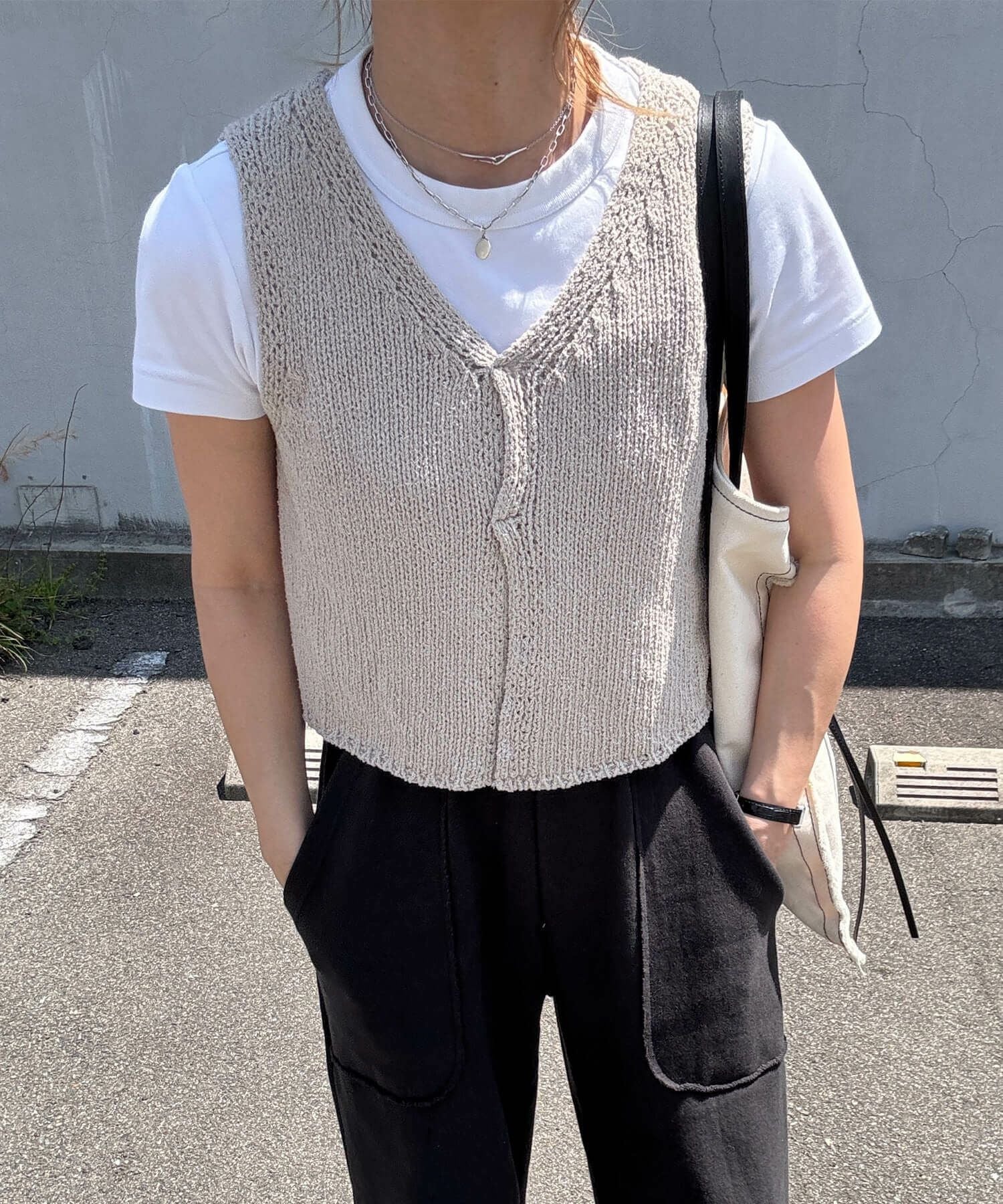 クロップドVネックニットベスト | Cropped V neck knit vest (chiica
