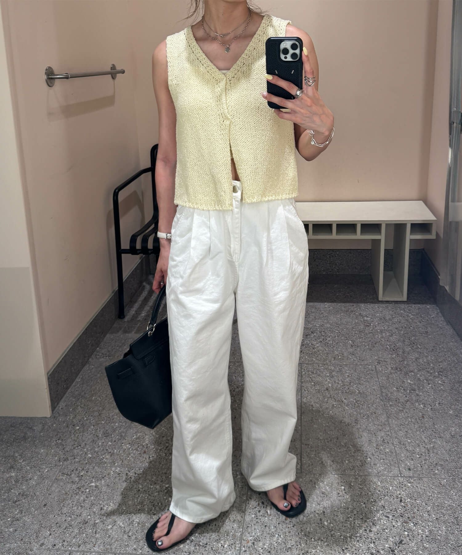 クロップドVネックニットベスト | Cropped V neck knit vest (chiica