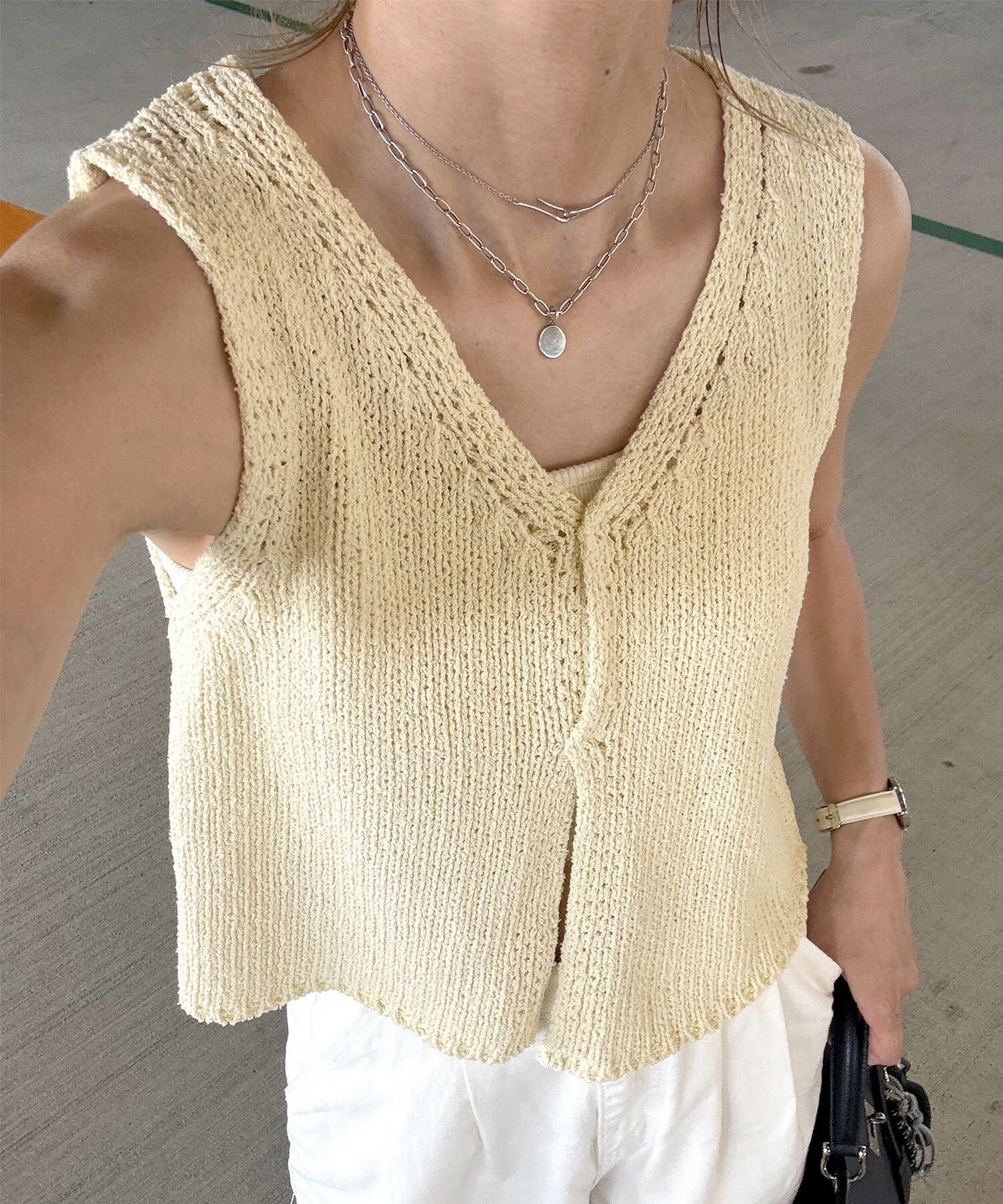 クロップドVネックニットベスト | Cropped V neck knit vest (chiica