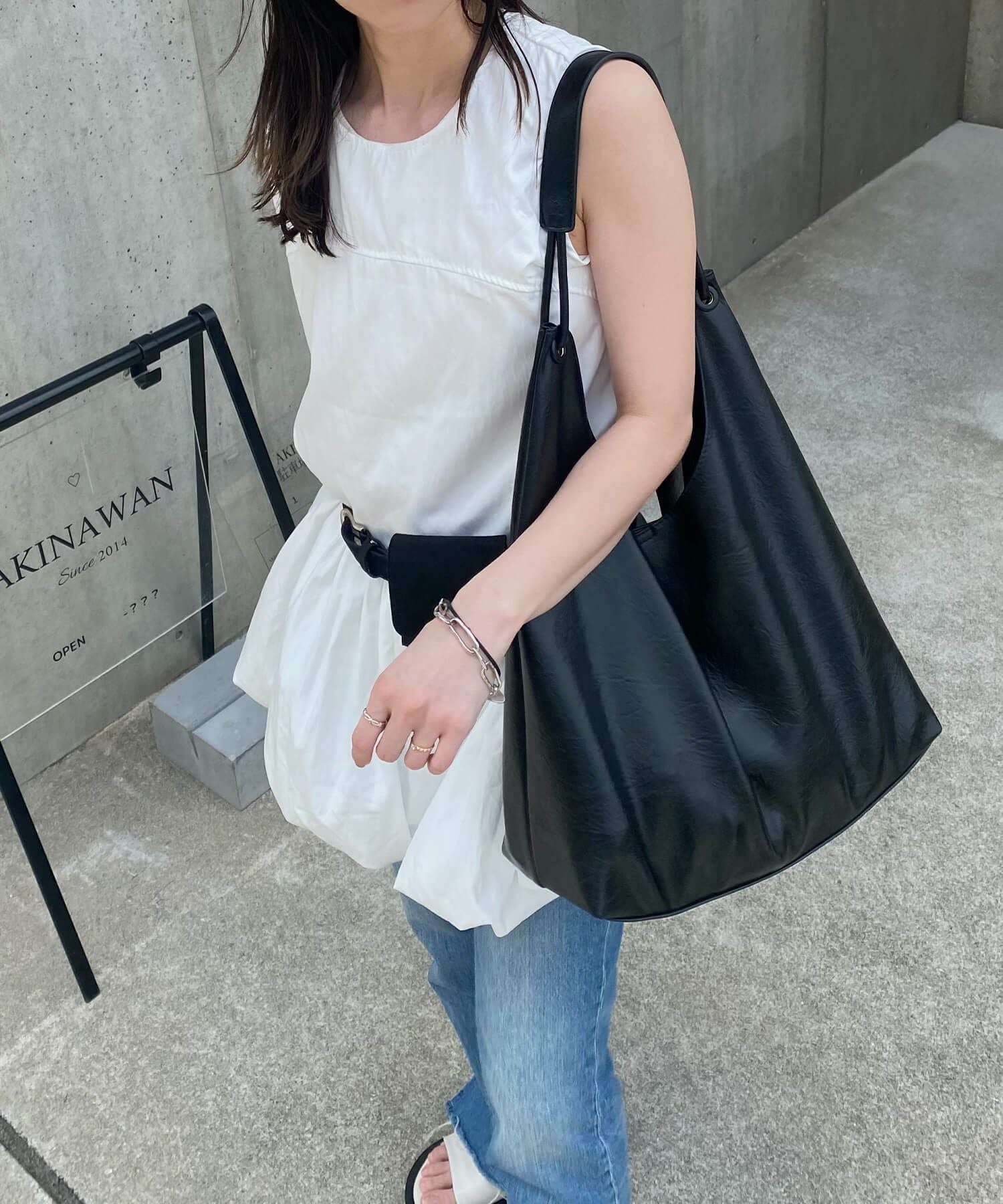 ポーチ付きソフトレザートートバッグ | Pouched soft leather tote bag