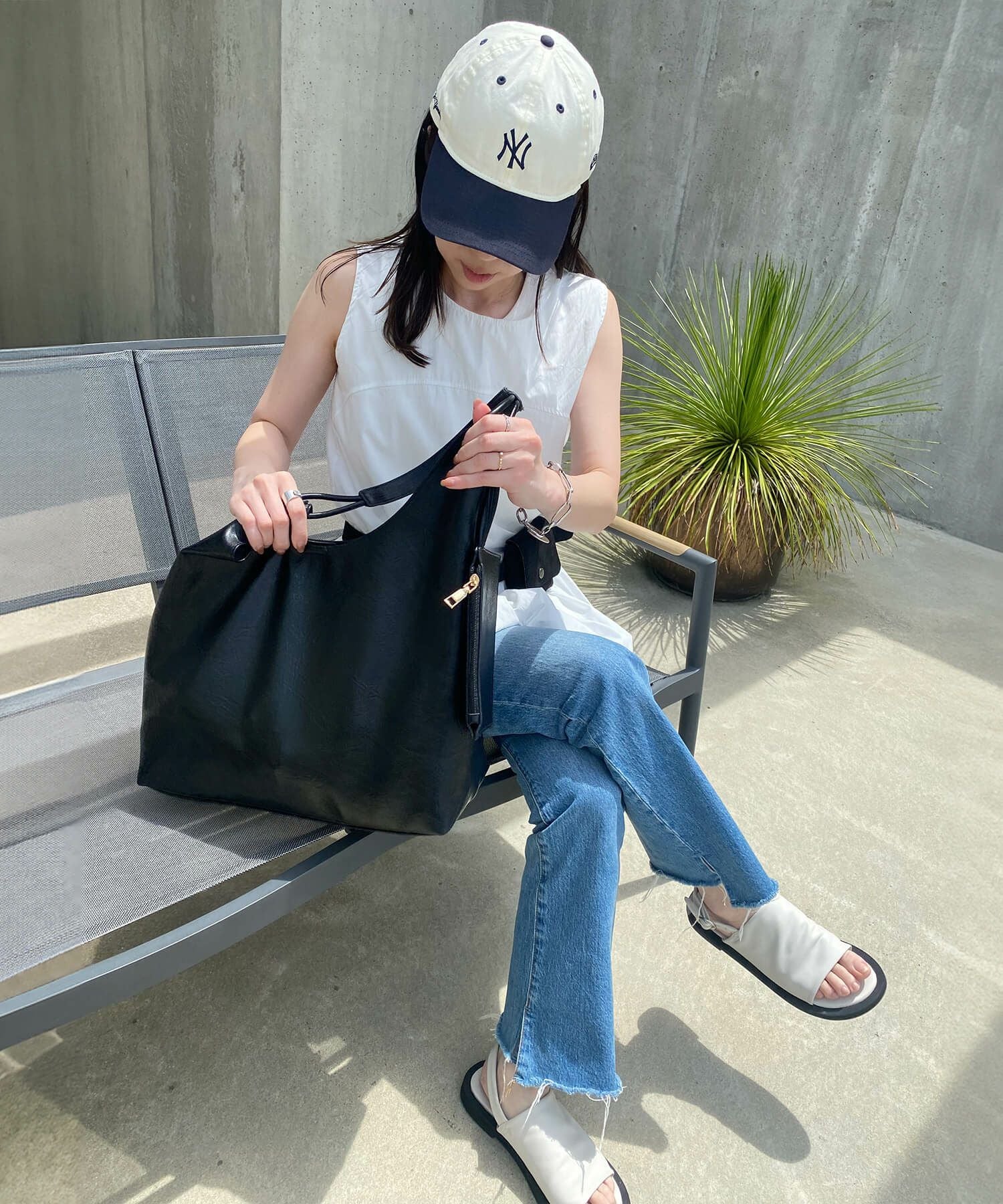 ポーチ付きソフトレザートートバッグ | Pouched soft leather tote bag
