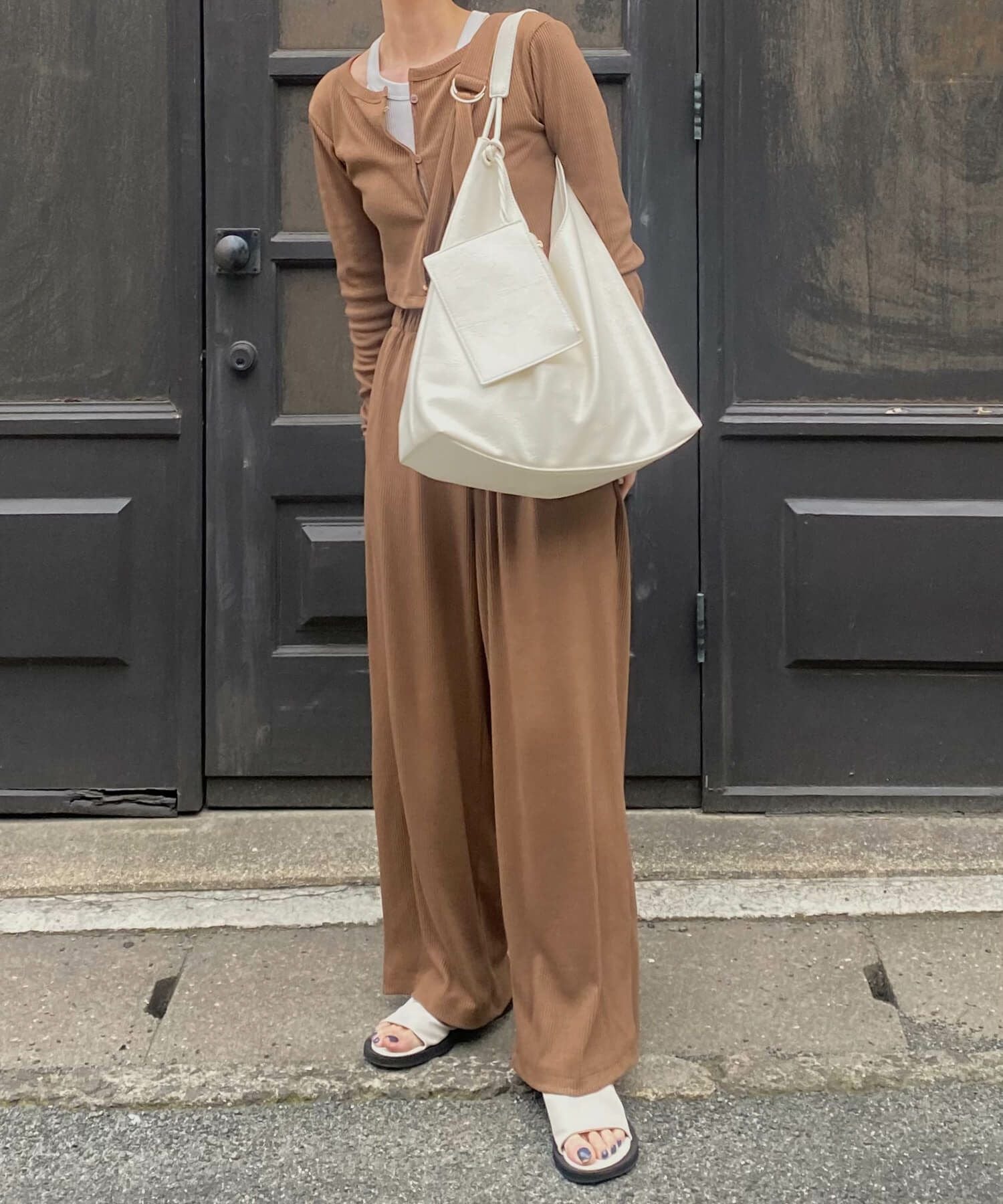 ポーチ付きソフトレザートートバッグ | Pouched soft leather tote bag