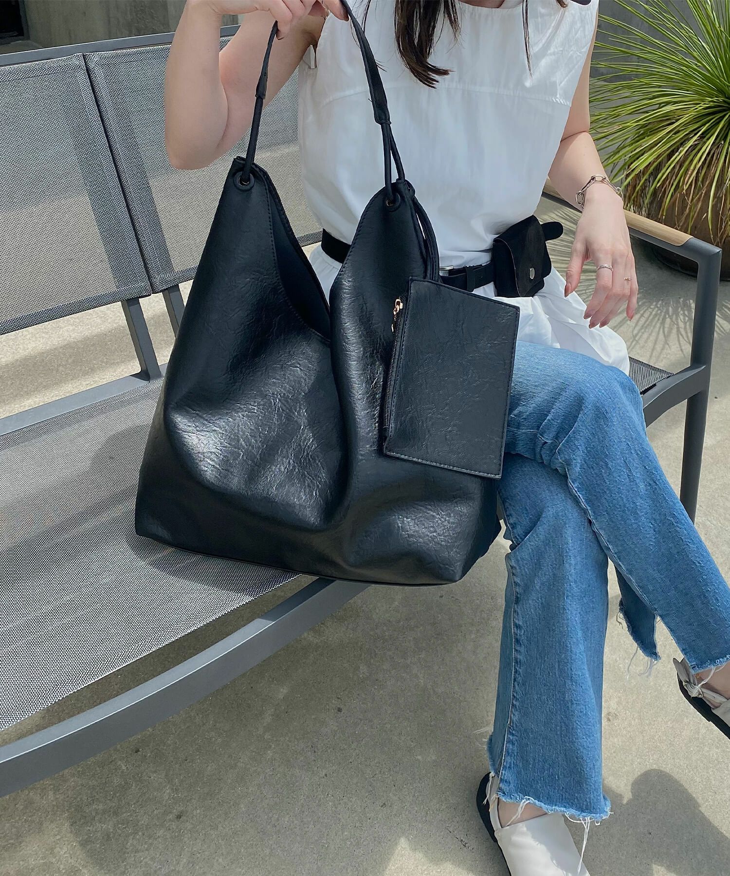 ポーチ付きソフトレザートートバッグ | Pouched soft leather tote bag