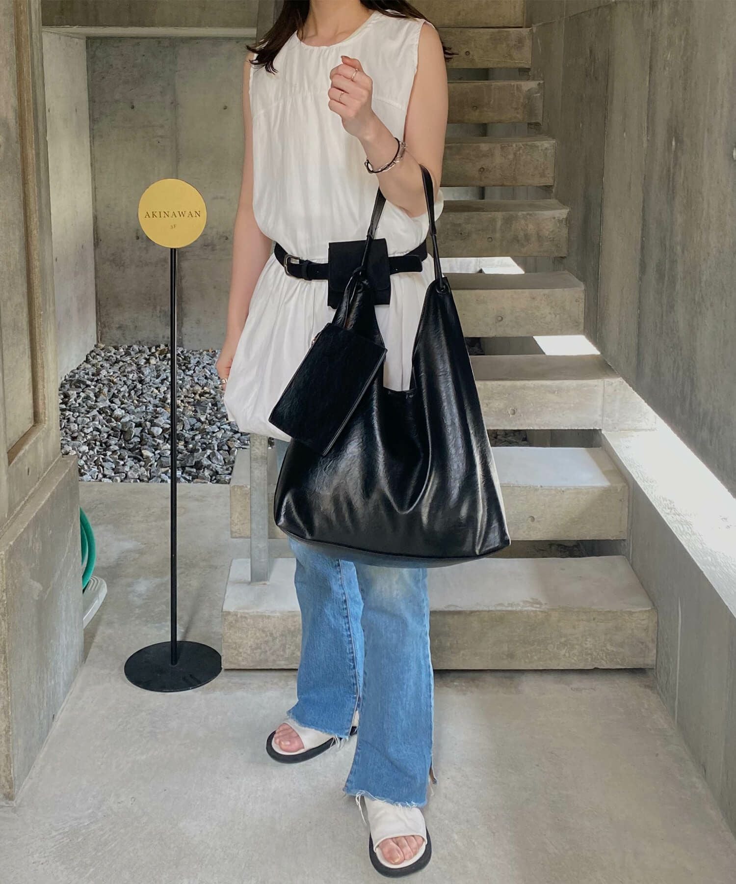 ポーチ付きソフトレザートートバッグ | Pouched soft leather tote bag