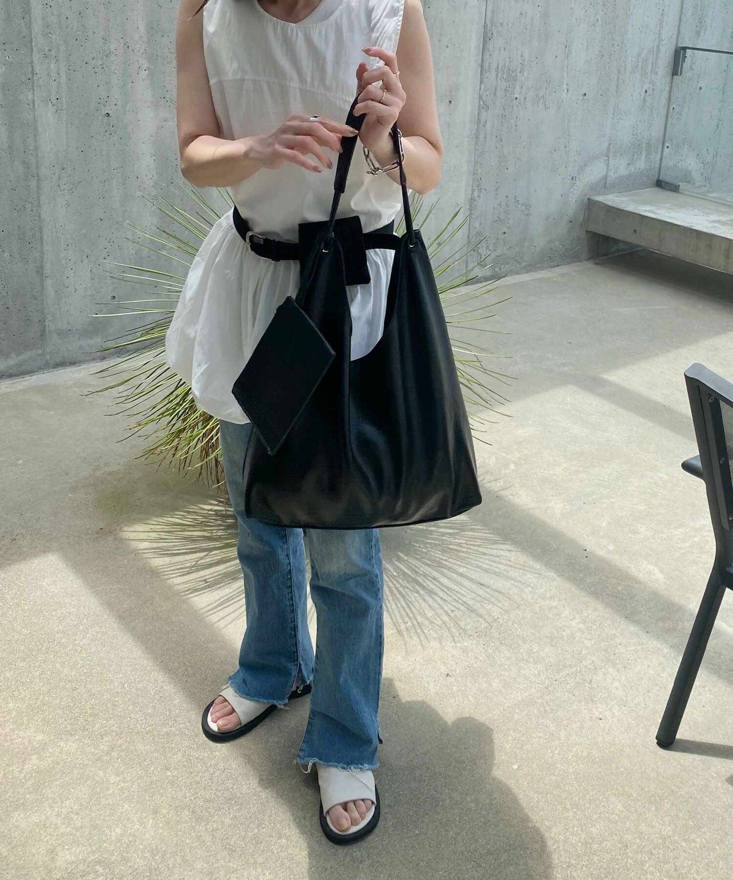 ポーチ付きソフトレザートートバッグ | Pouched soft leather tote bag
