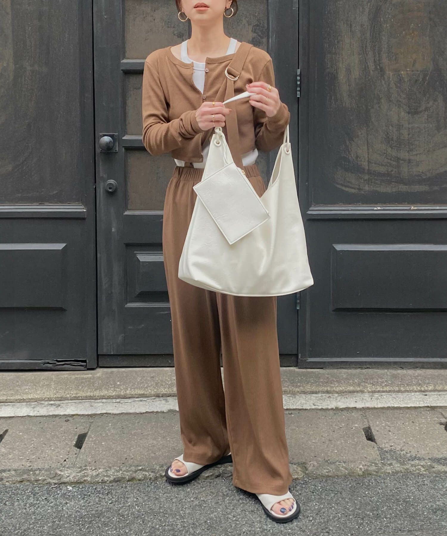 ポーチ付きソフトレザートートバッグ | Pouched soft leather tote bag