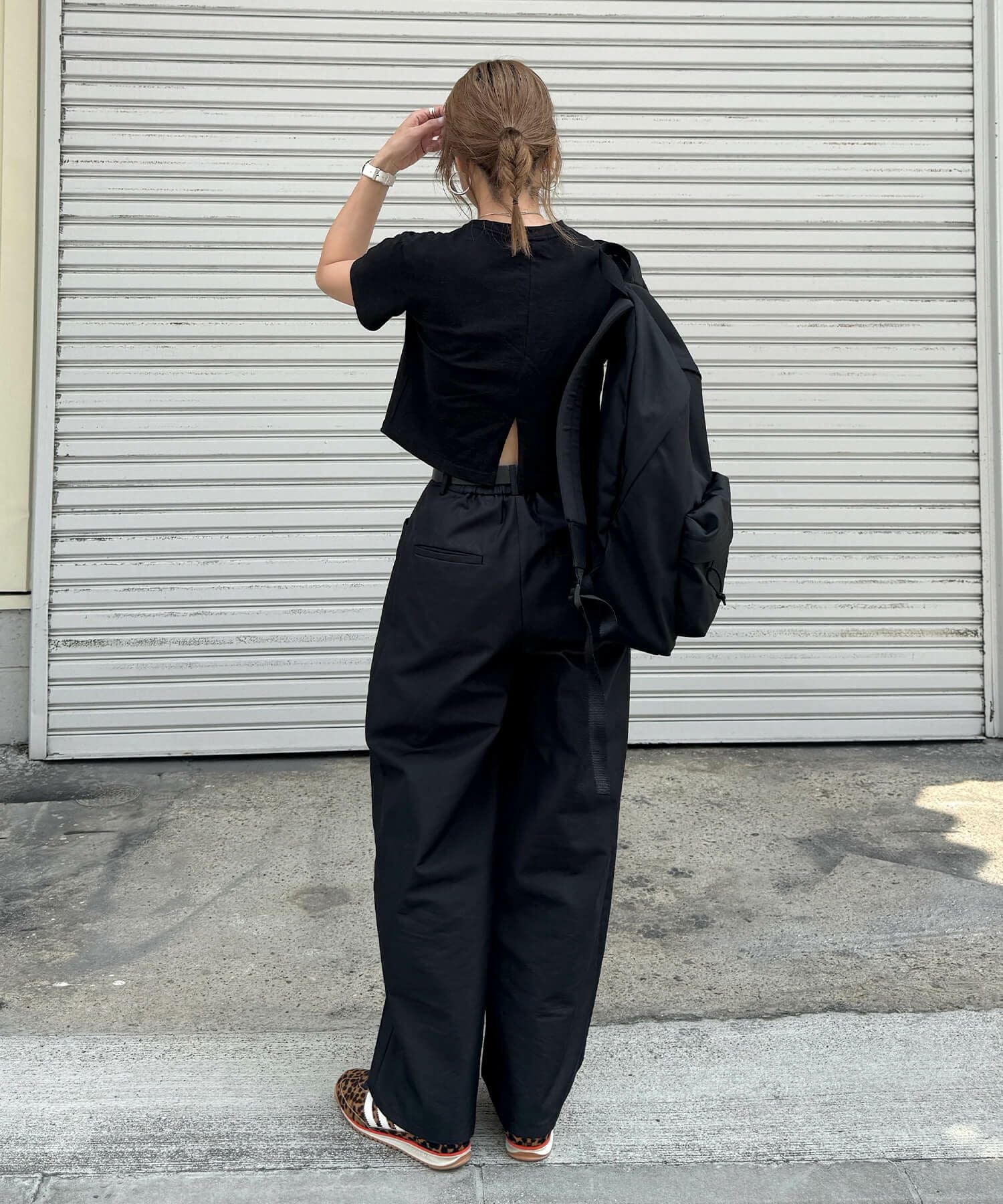 Tシャツ色々出品 KingCamp コット ブラック 収納バッグ付き バックスリットクロップドTシャツ | Back slit cropped tee (chiica