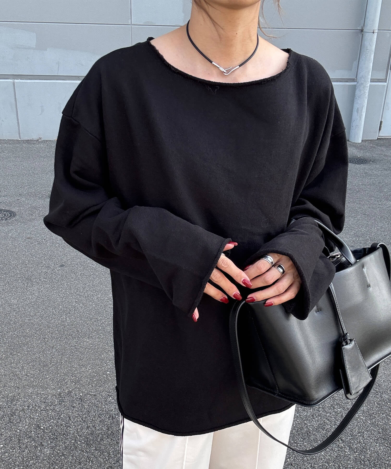 オフショルダーオーバーサイズスウェット | Off shoulder oversized