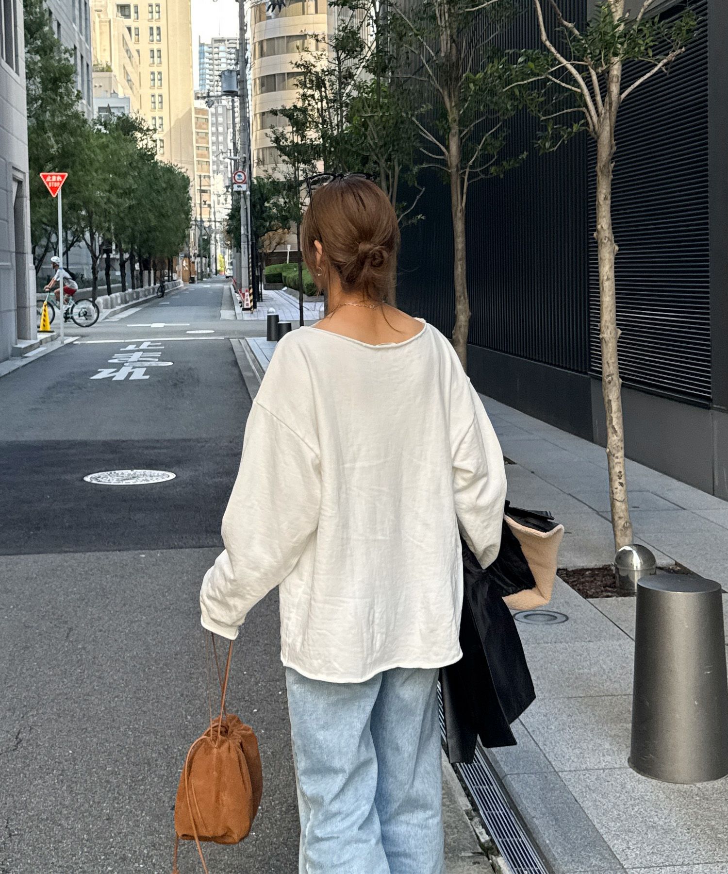 オフショルダーオーバーサイズスウェット | Off shoulder oversized