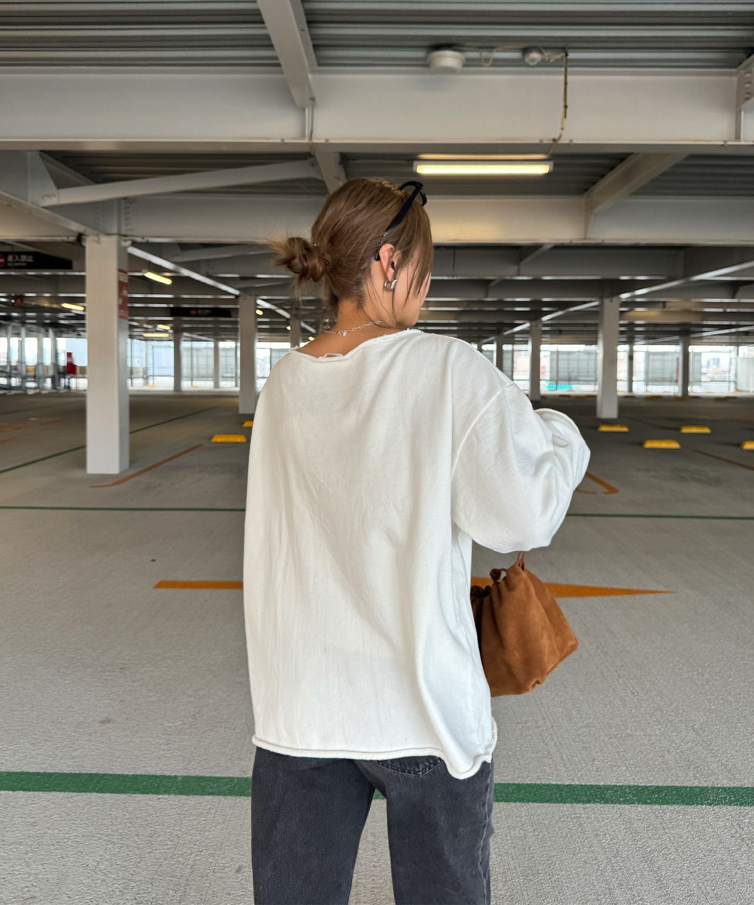 オフショルダーオーバーサイズスウェット | Off shoulder oversized