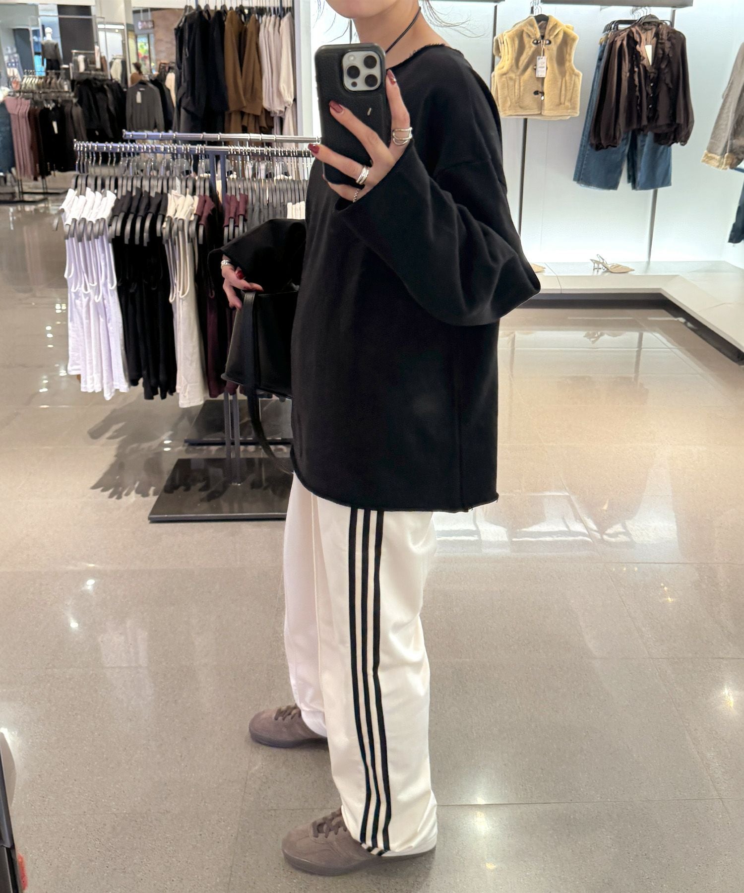 オフショルダーオーバーサイズスウェット | Off shoulder oversized