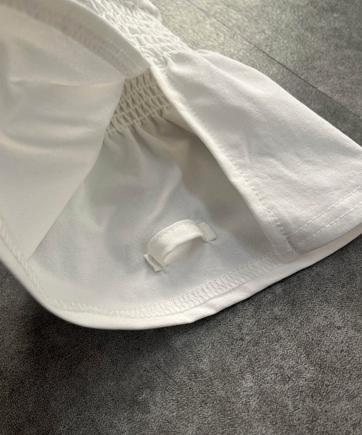 &&袖の裏側には中指を通せるループ付き&&