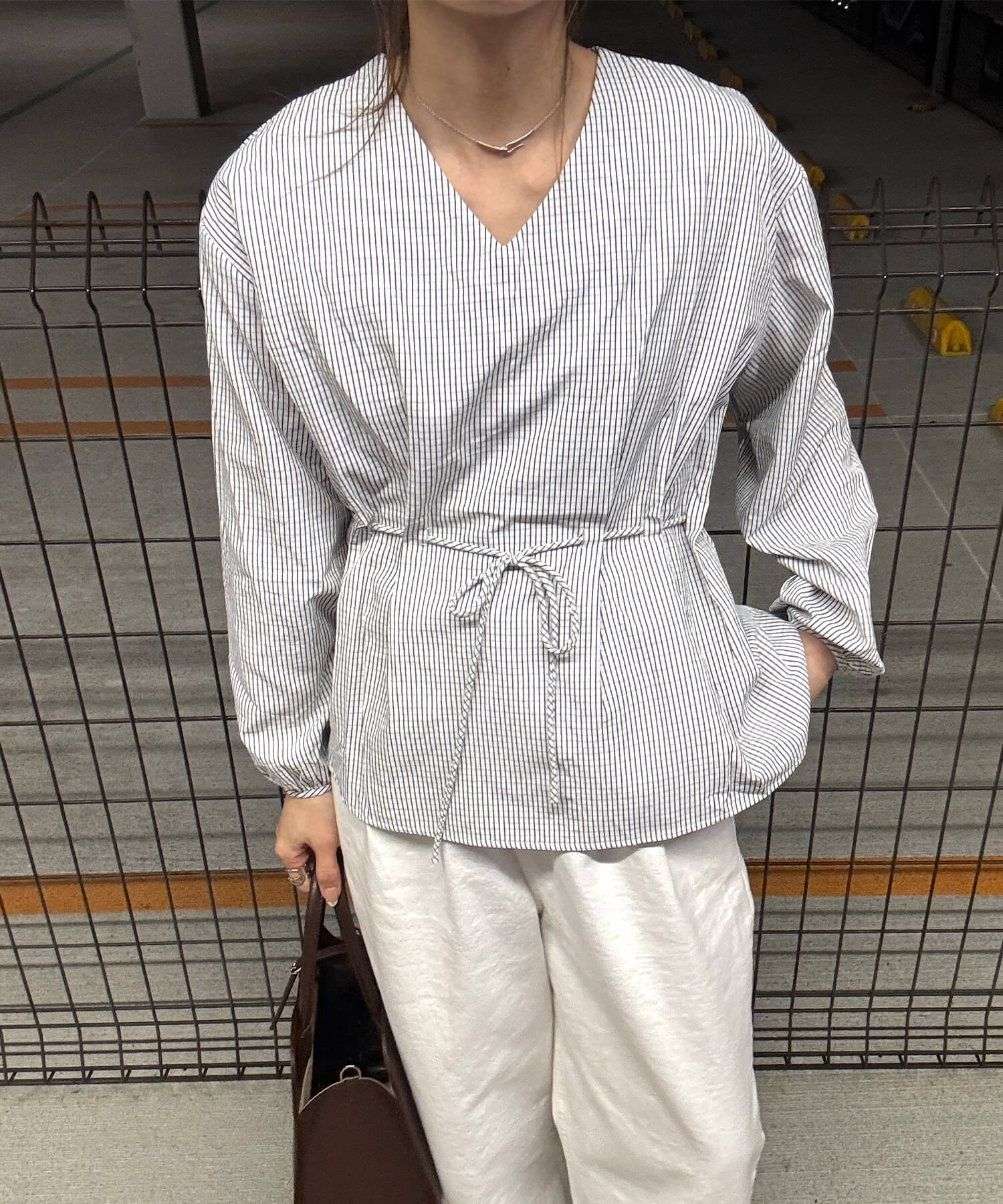 ウエストリボンVネックチェックブラウス | Waist ribbon V neck check