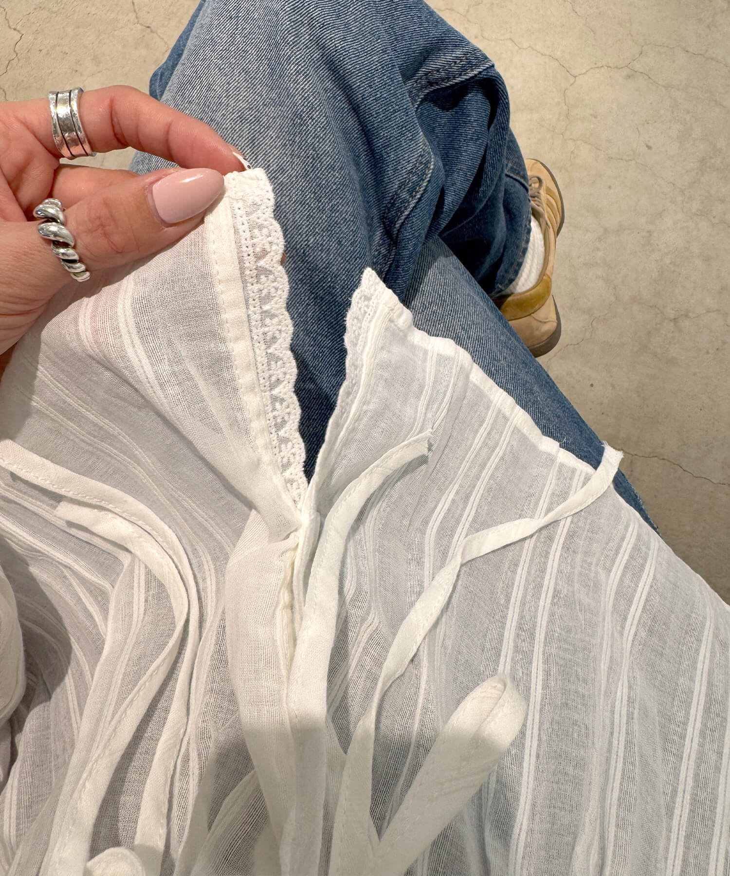 フロントリボンシアーブラウス | Front ribbon sheer blouse (chiica