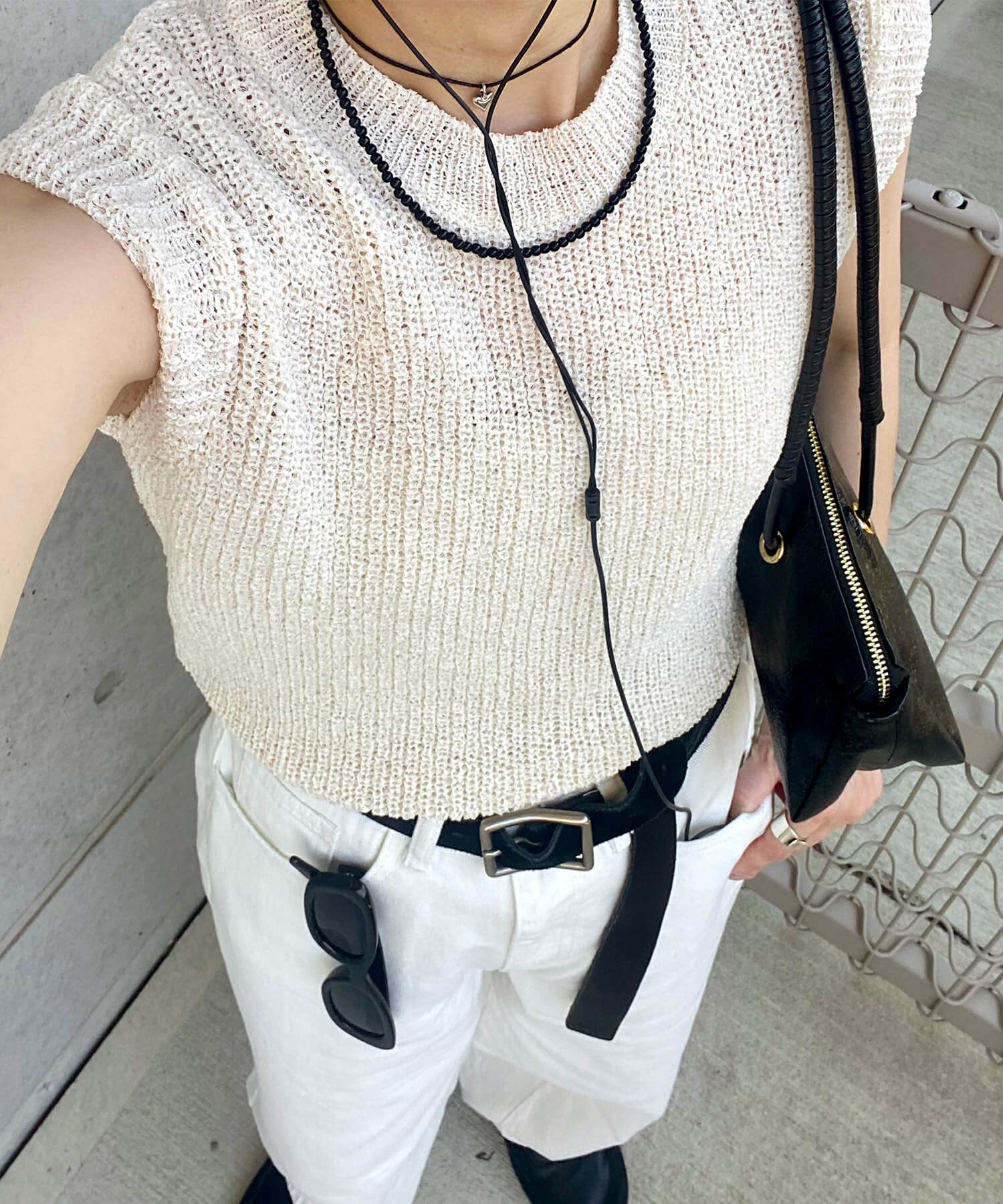 クロップドVネックニットベスト | Cropped V neck knit vest (chiica