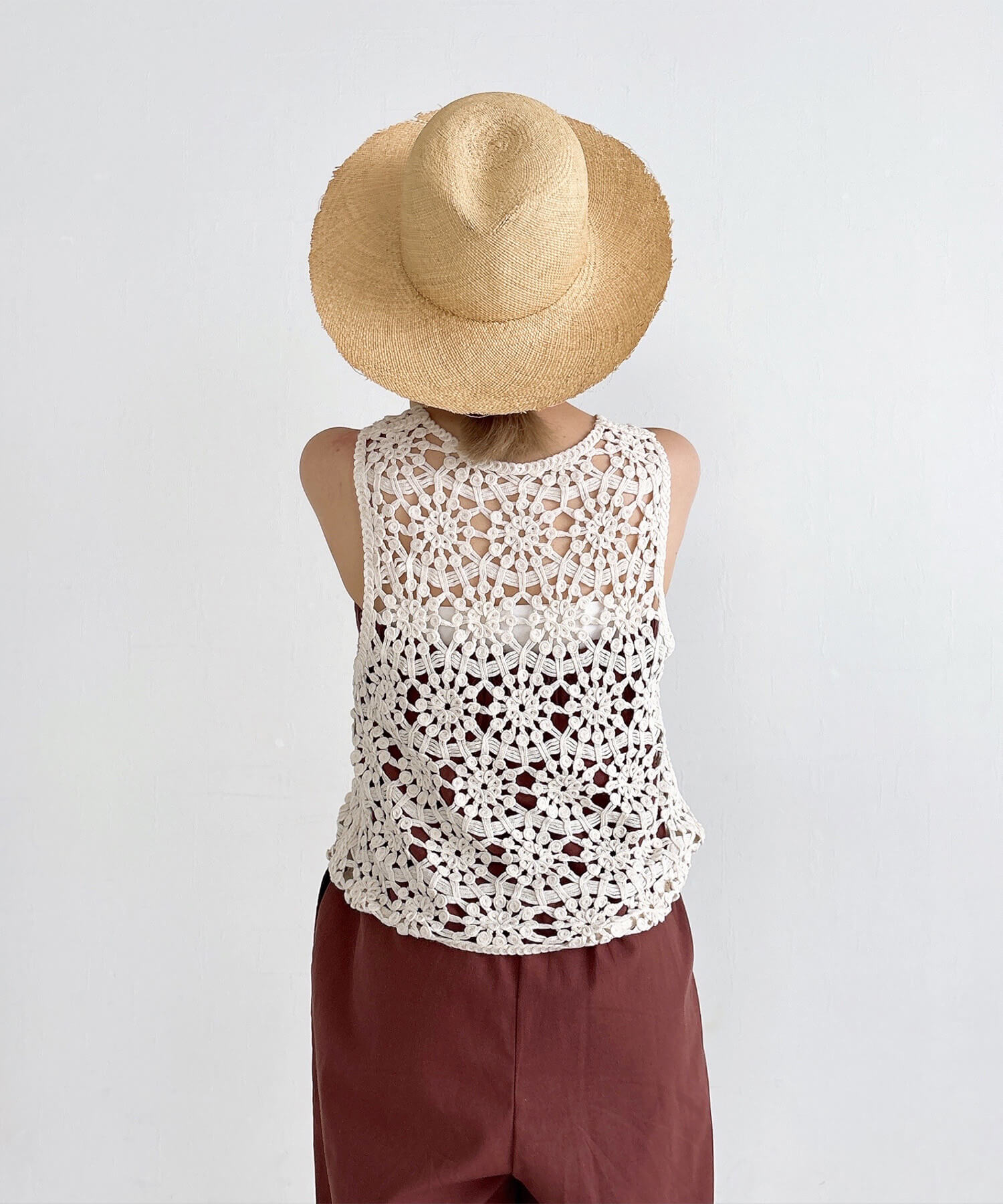フラワークロシェニットベスト | Flower crochet knit vest (comochi