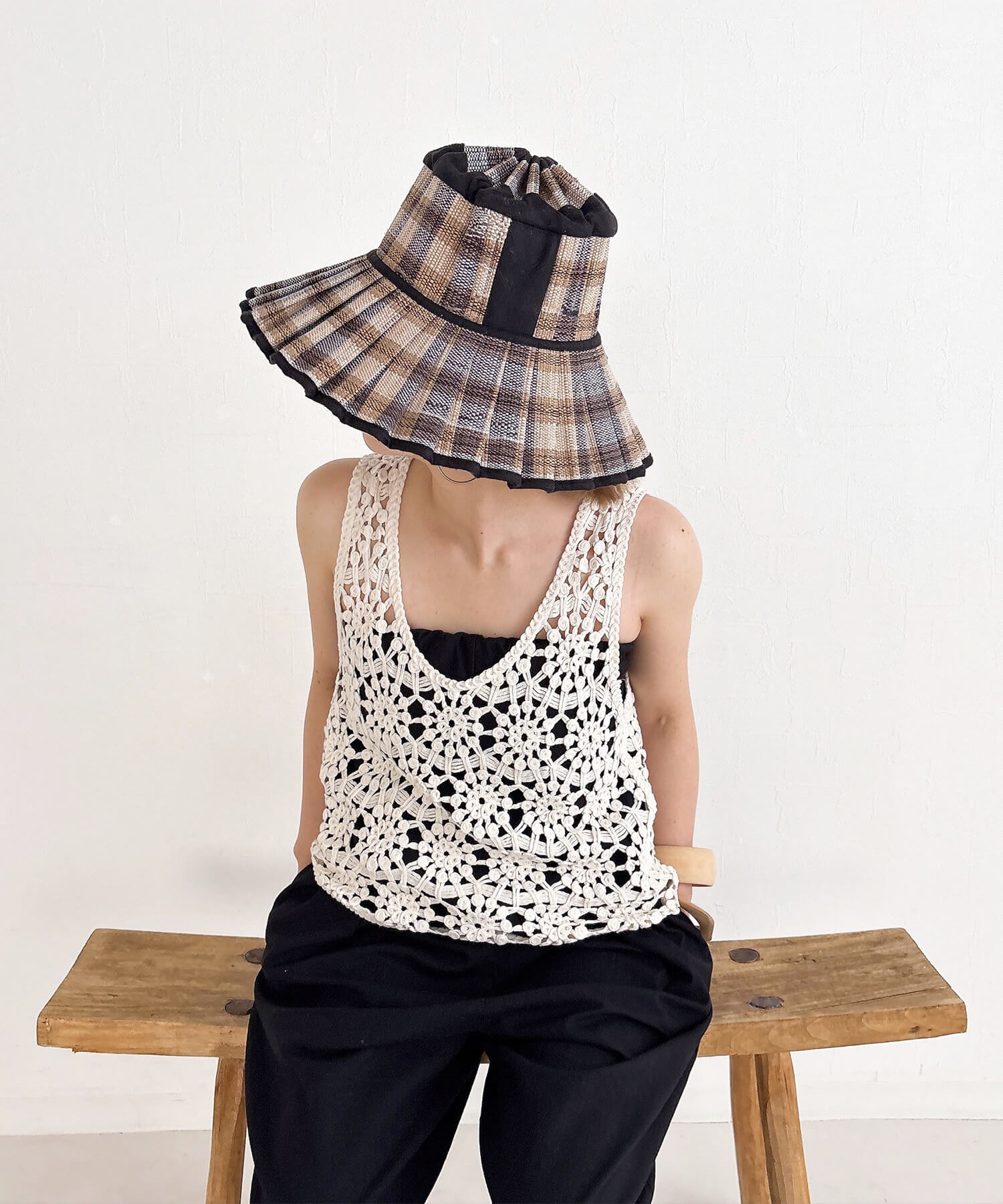 フラワークロシェニットベスト | Flower crochet knit vest (comochi