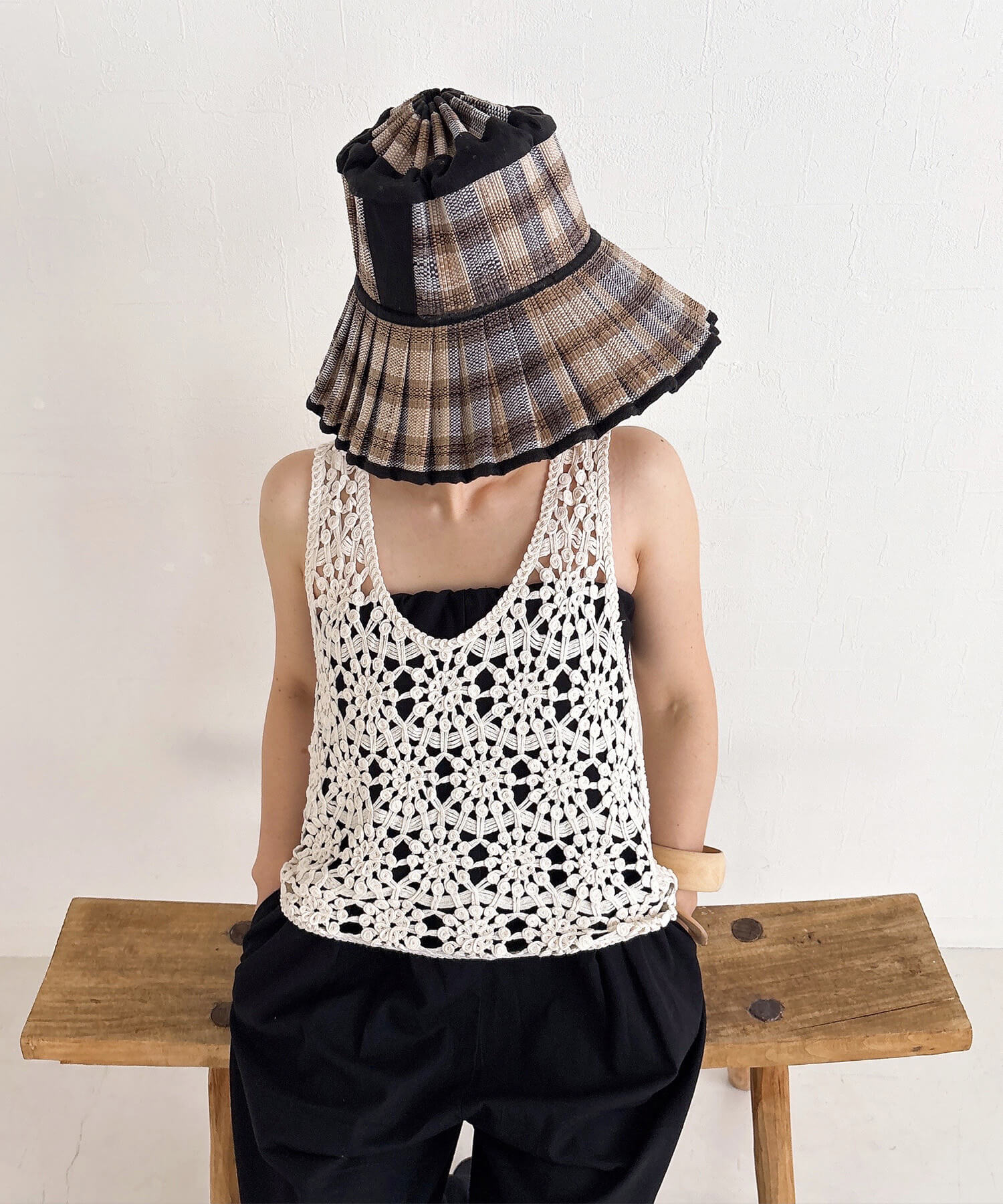 フラワークロシェニットベスト | Flower crochet knit vest (comochi