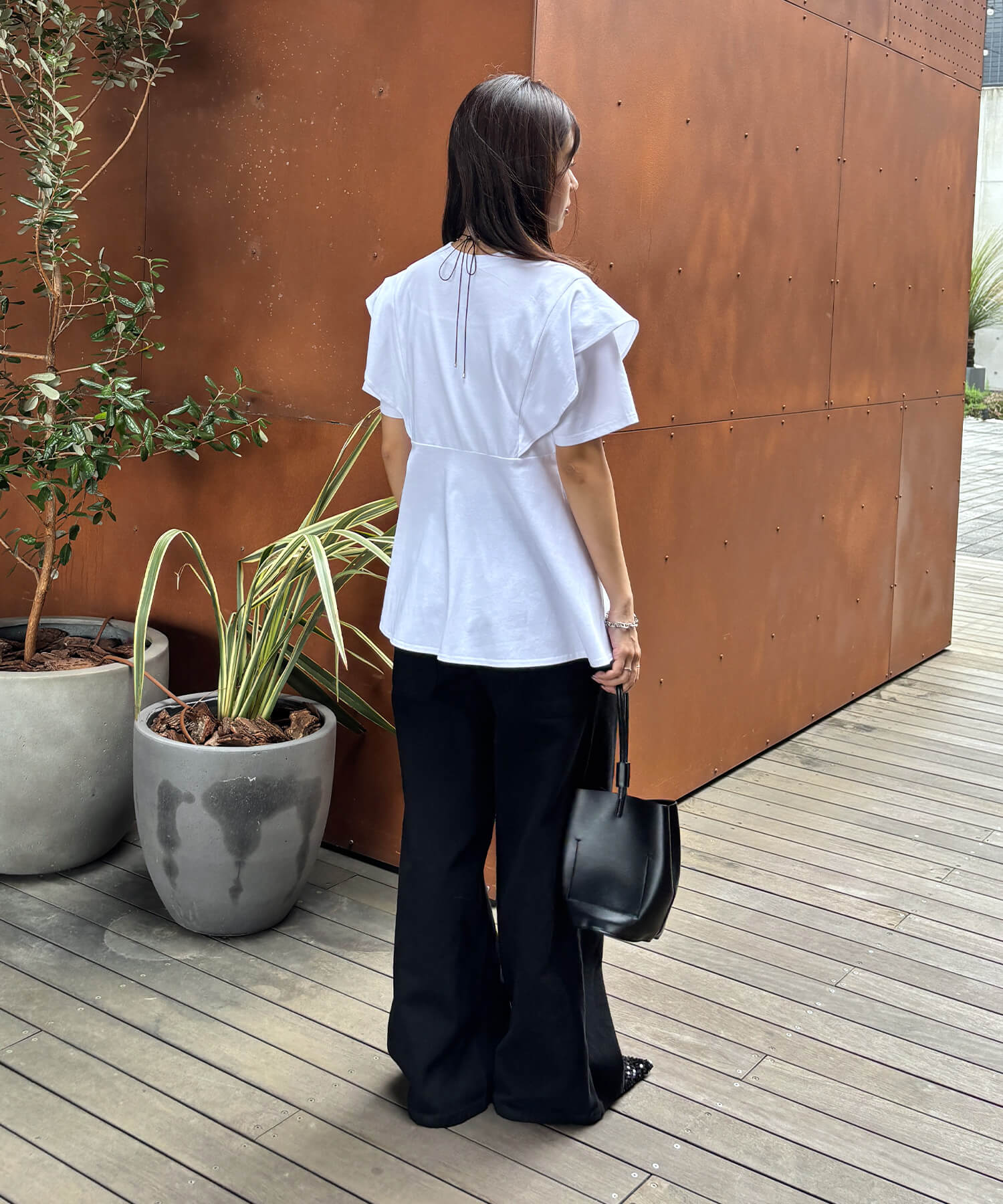 ラッフルショルダーペプラムTシャツ | Ruffle shoulder peplum tee