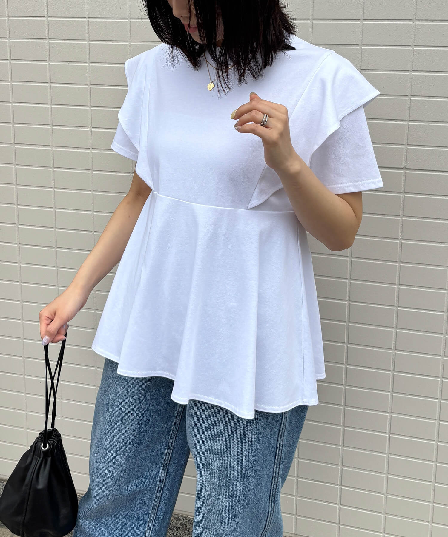 ラッフルショルダーペプラムTシャツ | Ruffle shoulder peplum tee