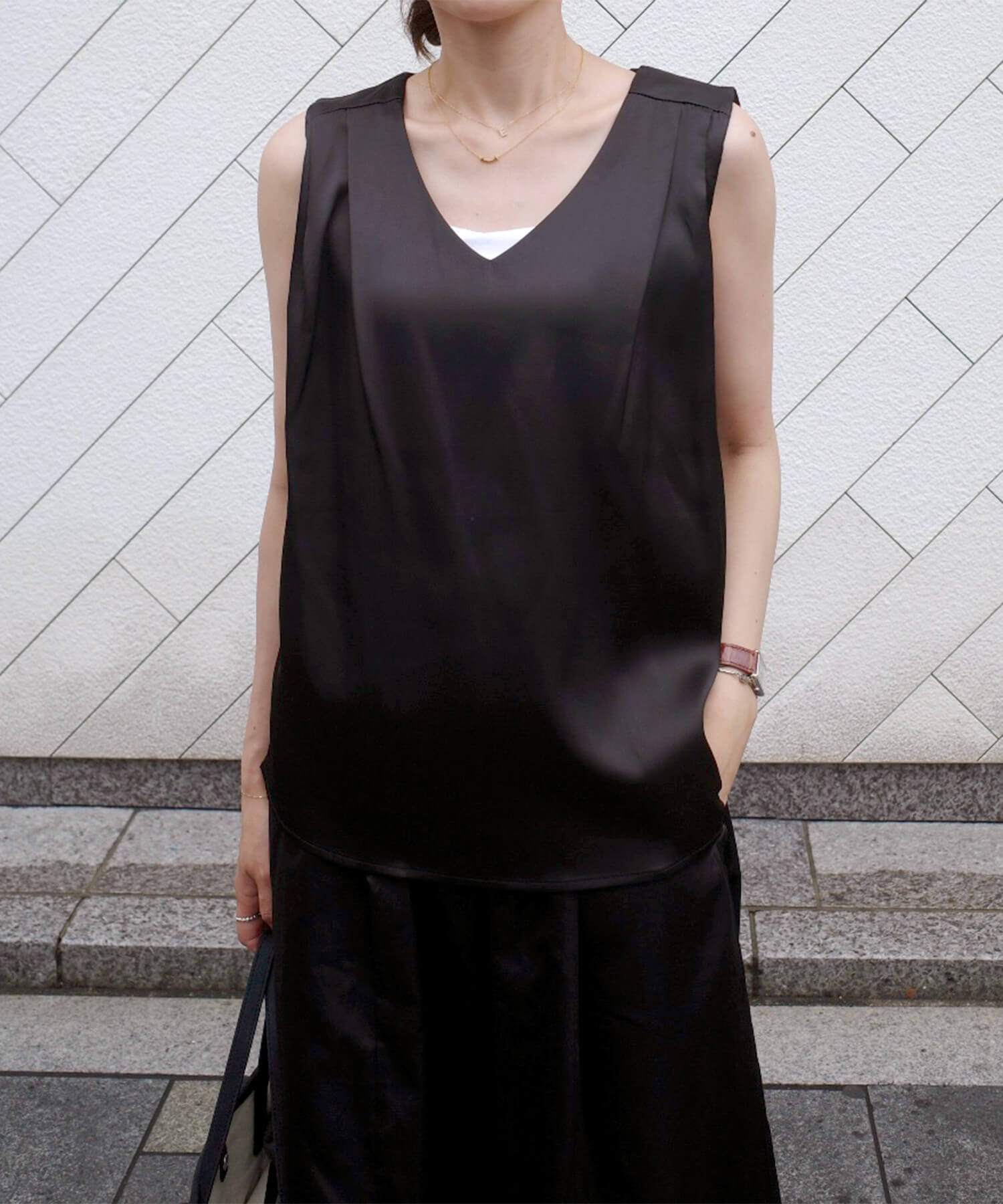 【6/7まで出品】neau ノースリーブ ブラウス tank top サテンノースリーブブラウス | Satin sleeve less blouse (eri. select)